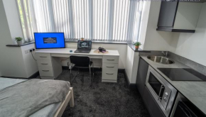 Studio with free parking for short and long term!